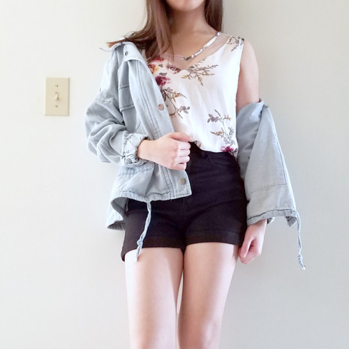 electrail: ig: meteolights SHEIN REVIEW:Pink Off-the-shoulder Blouse($12)Floral V-neck Tank Top(