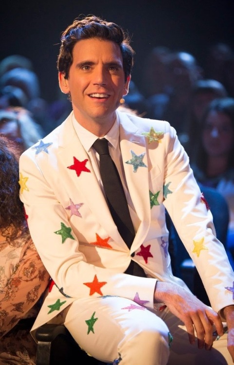 carlylesbian:favorite mika looks