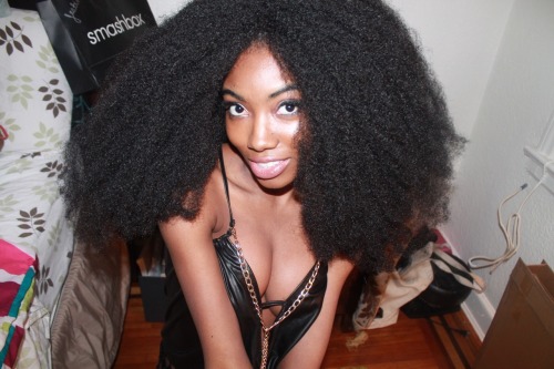 seductivelie:My lovely dolledupjay did some crochet braids on this head of mine. 😁