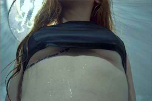 waitingforthesnoww:  http://evvvvvvve.tumblr.com 