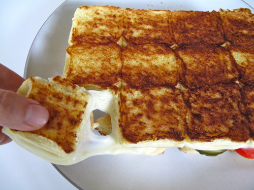 dduane: ijustwanttobeperceivedthewayiam: cheesenotes: Huffington Post Taste features 25 grilled chee