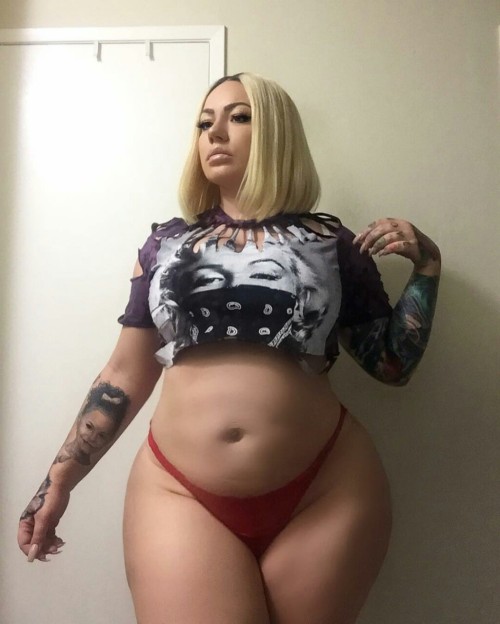 Porn thequeenbitchmnm: latinashunter:  Them Curves photos