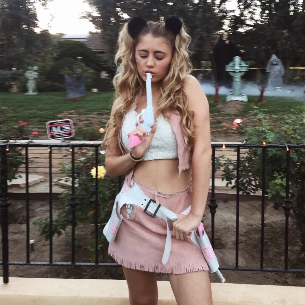 thatoneguywho1234:  Lia Marie Johnson another awesomely hot babe. So hot!! She has