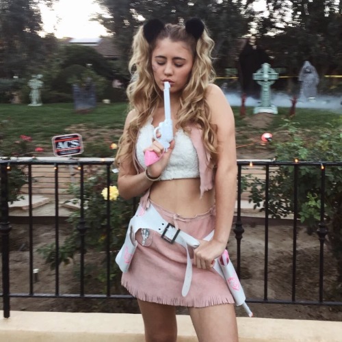 thatoneguywho1234:  Lia Marie Johnson another awesomely hot babe. So hot!! She has some nudes out there I think but I’m not sure if they are fake or not.