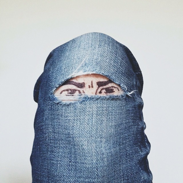 laughingsquid:
“ The Face of a Deadly Ninja Drawn Inside Jeans Ripped at the Knee
”
Ripped knee NINJA!