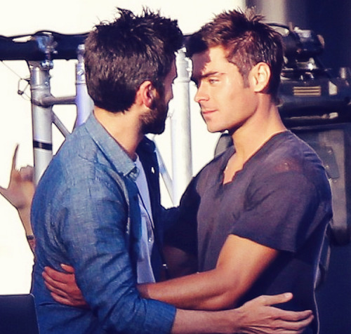 alekzmx:   Zac Efron & Wes Bentley  picturing Zac with a slightly older protective boyfriend, and really liking it