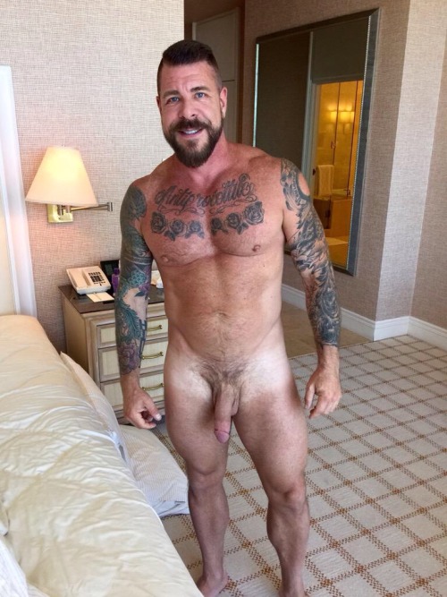 barebackbottomboi19:  ROCCO STEELE  With a dick like that why in gods name would you be a fucking bottom?