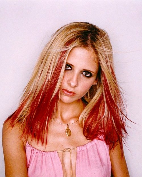 dushku:SARAH MICHELLE GELLAR for Nylon (2000) Photographed by Robert Erdmann