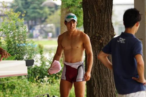 chrngyiu:kapiolanipark:pervsg:xiaohaogayphotosblog:xiaohaogayphotosblog    日本划船選手  他們都沒穿內褲嗎?