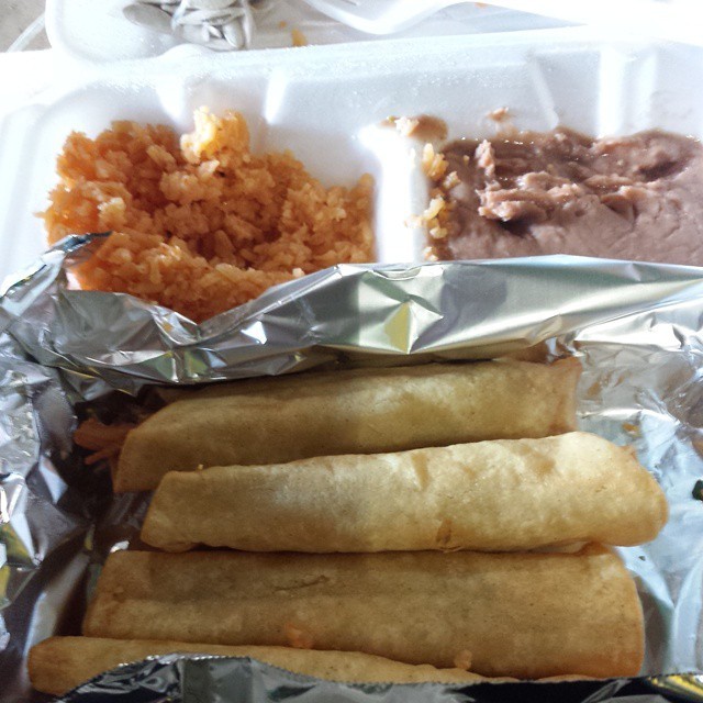 #todays_lunch#mexican#flautas_rice_refried_beans#
