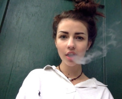 rvidxr-nxvh:  stonerbabe–420:  aye smokey smoke 420