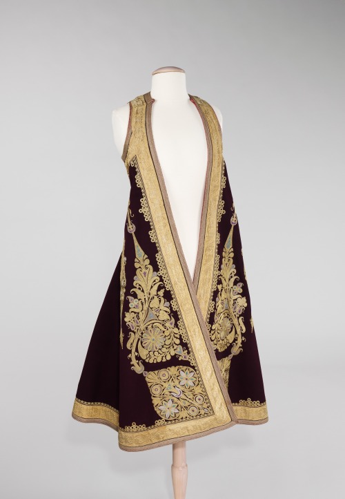 roachpatrol:thevintagethimble:Coat, Date: first quarter 20th century Culture: Albanian Medium: wool,