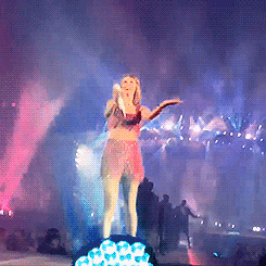 Taylor giving her farewells to the crowd at the Gillette Stadium in Boston 07/25/15