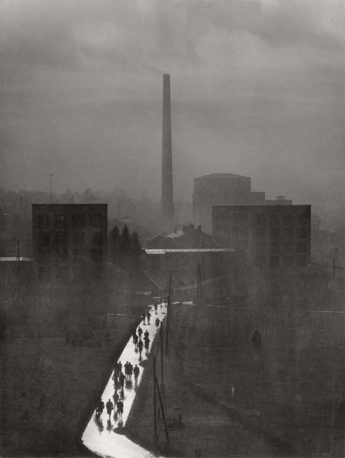 furtho:    Ernö Vadas’ industrial workers (via here) 