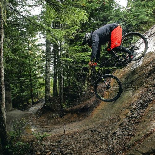 thebicycletree:  Don’t let the rain keep you indoors! We’ve got gear and tires for that. Just a remi