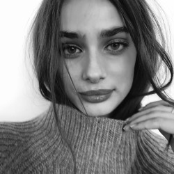 blissless:    Why can&rsquo;t I look this good in a turtle neck