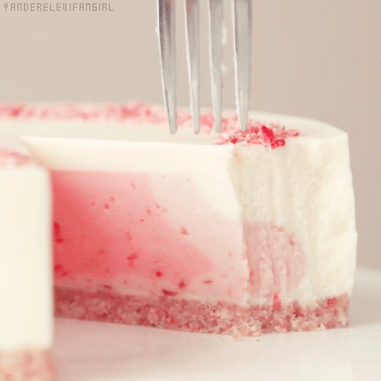 minnie-kittie: “ 딸기 치즈케이크 ”No-Bake Strawberry CheesecakeVideo ©: ☆✘ PLEASE DO NOT R