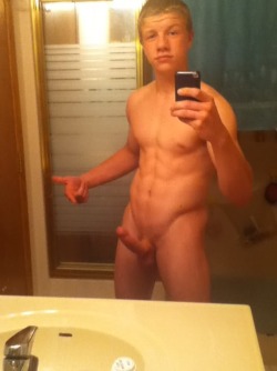 letmetakeadicpic:  Nothing better than a guy showing off what he’s got! If you’d like to add your own submit or send them to letmetakeadicpic@gmail.com