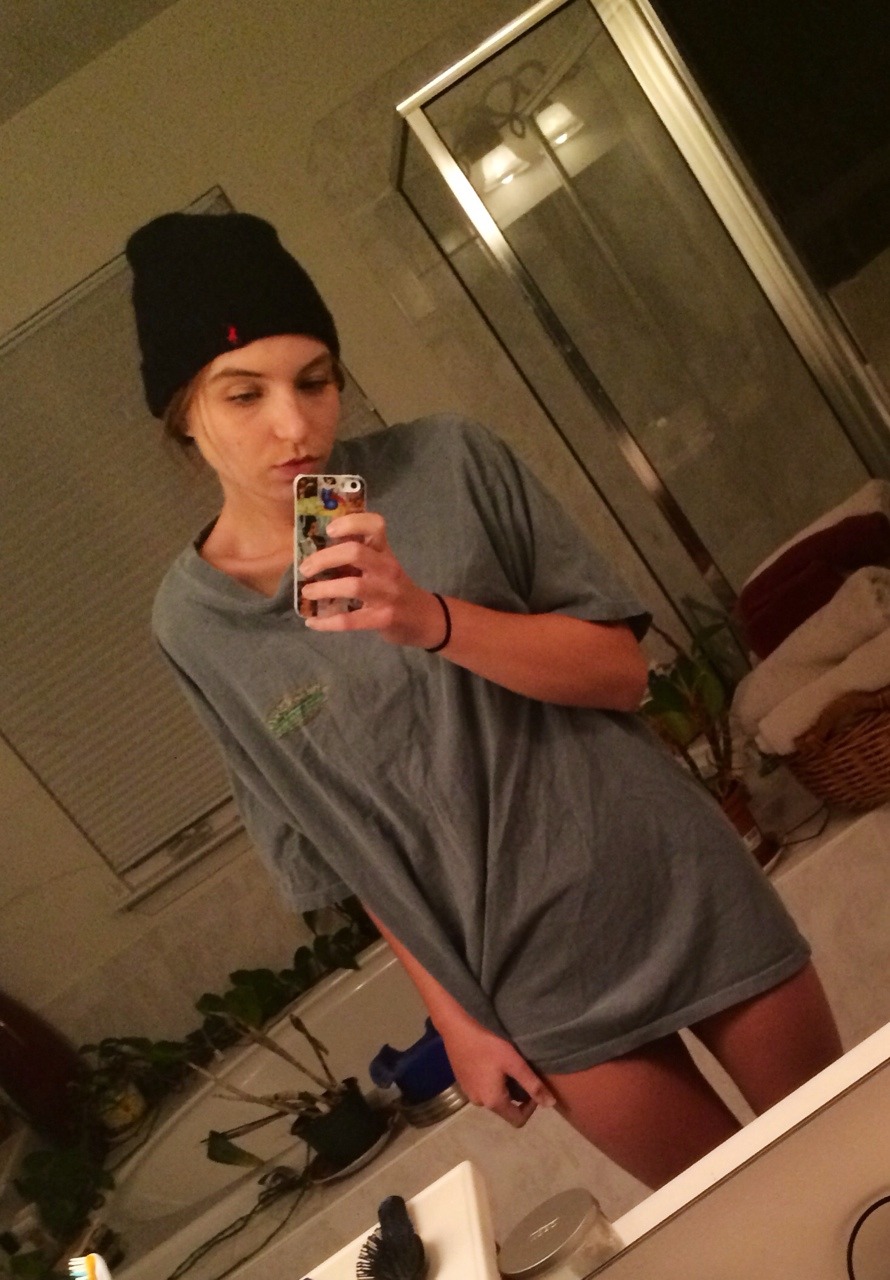 madewithhappiness:  Lazy night coming my way, starting it off right with just a T-shirt.