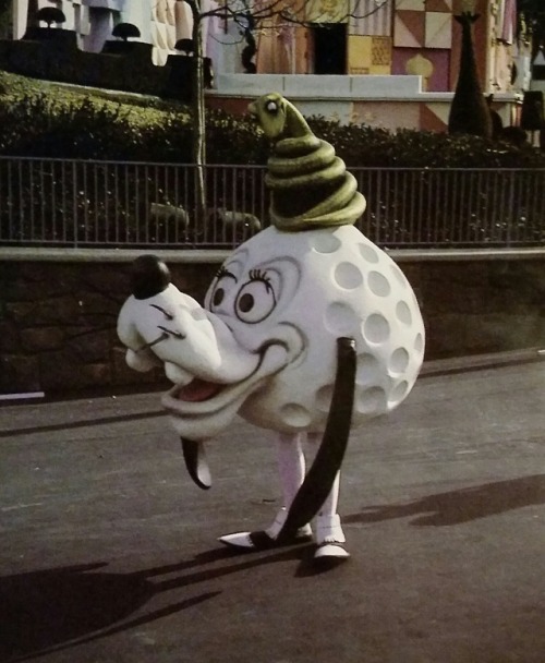 the-disney-delete:WTF Disney: Disneyland’s ‘Goof Ball’ walk-around character, 1993.(As if the whole 