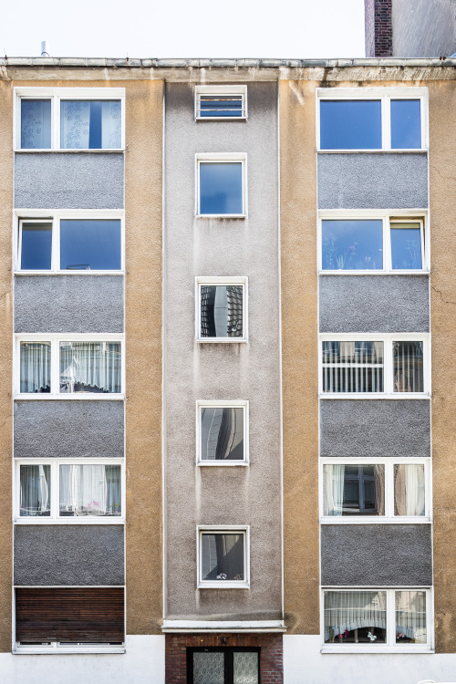 ewaldistraße // köln agnesviertelpost-war modern apartment building