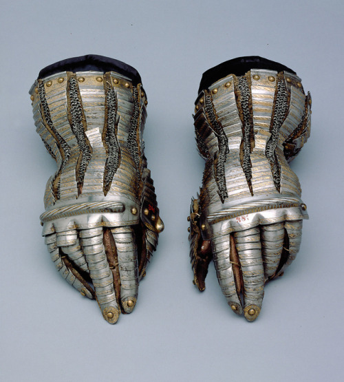 armthearmour:A very interesting pair of gauntlets belonging to Emperor Charles V, attributed to Desi