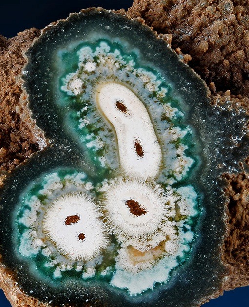 bijoux-et-mineraux:  Agate - Iraí, Rio Grande do Sul, BrazilA very unusual specimen,