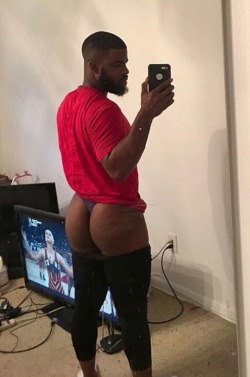 yofavdarkskinmen:  Follow 💦🍑 @cakeszndick