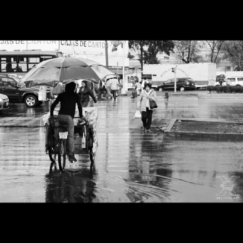 Rainy day. #rainy #rainyday #normalday #city #lluvia #lluviatusbesosfrioscomolalluvia #ciudaddemexic