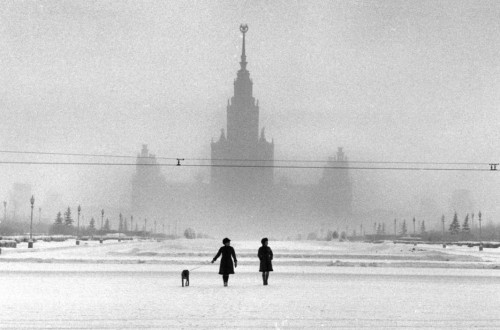 sovietpostcards:Photo by Elliott Erwitt (Moscow, 1968)