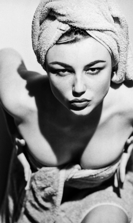 almavio: Sasha Gusov • Lois Winston, London | 2002