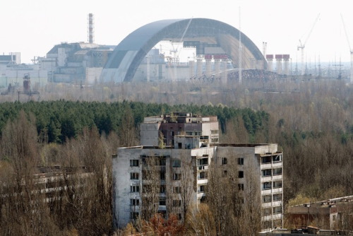 lesnienka: The construction of the NSC over the Chernobyl unit 4