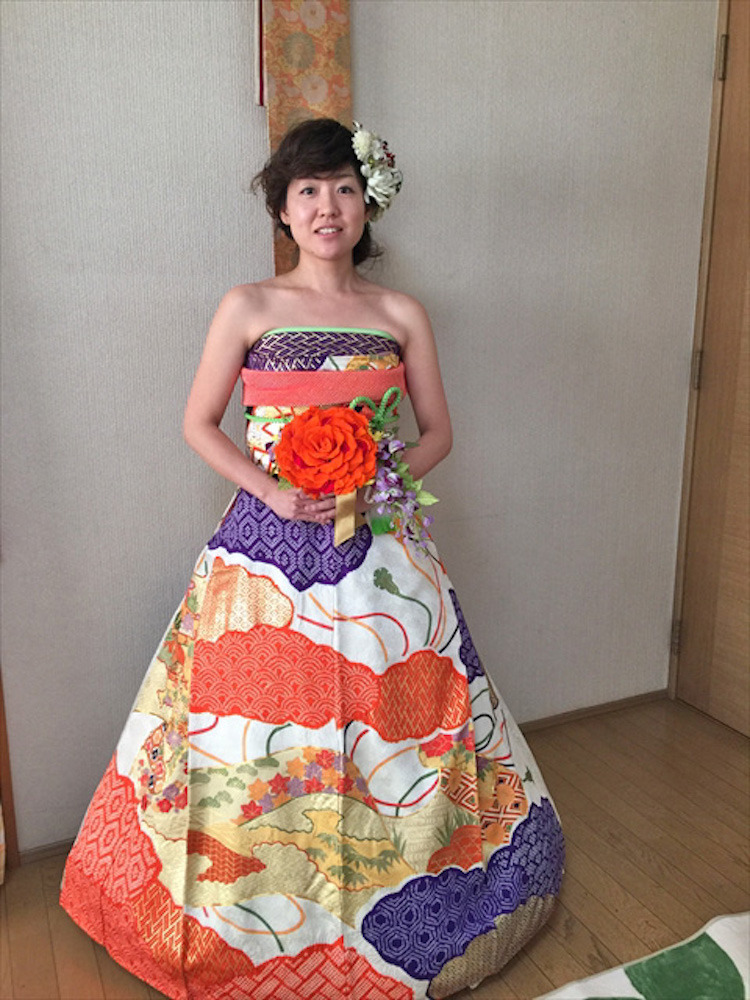 moonblossom: levynite:  mymodernmet: Brides in Japan are Turning Their Long-Sleeve