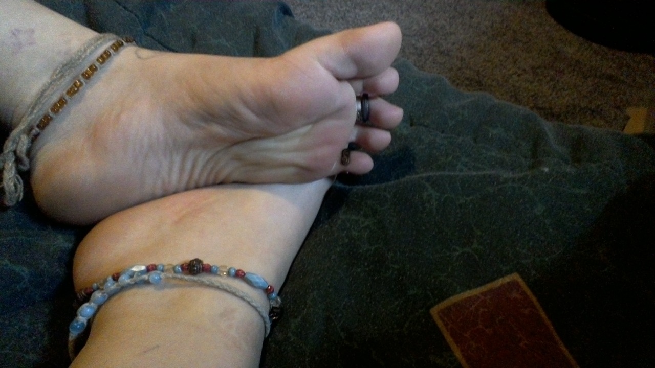 softsoles71:Here’s my sexy soles if your having a bad day,and if your not it’ll