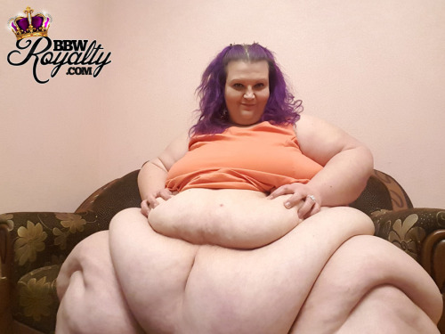 kogatheshadow: bigssbbwguy:Jenna’s belly is a sight to behold