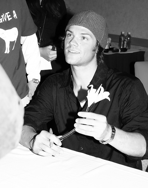 iamsupernaturalsbitch:  Jared @ Eyecon 2008 