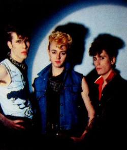 Straycatsfangirl:  ♫”’Slim Jim Phantom &Amp;Amp; Brian Setzer &Amp;Amp; Lee