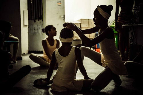 superselected:How Ballet Helps Empower Young Girls in One of Brazil’s Poorest Neighborhoods.