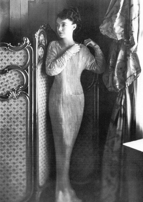 ephemeral-elegance:  It’s FRIDAY FASHION FACT, and it’s time for our next designer bio! Today we are talking about the innovative and inspiring Mariano Fortuny. Mariano  Fortuny was born in 1871 in Granada Spain. Both his father and  maternal grandfather
