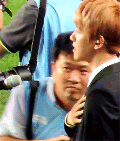sehunne:  this is quite a proud moment, for me, because he, Byun Baekhyun sang the national anthem coolly without any mistakes though he was surrounded by hundreds of cameras…(I mean, just imagine if you were in his shoes…) 