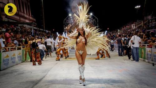 BETINA   DISTANZA  la chica  del carnaval argentino