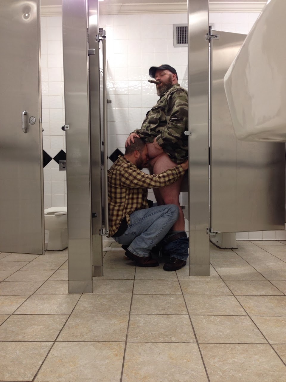 slavetoserve:  Zac loved making his fag go to local restrooms and offer to blow the