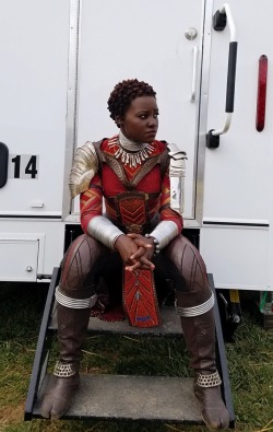 ai-yo:  abbiehollowdays:   marveladdicts: Nakia off duty, from Lupita’s Nyong'o instagram  I don’t remember seeing that second look!   This why we need the 4 hour cut 