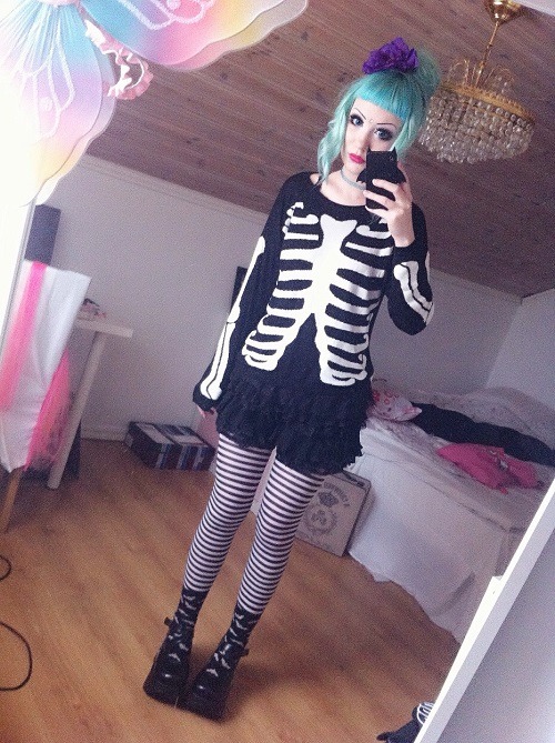 mashyumaro:  Turned out kind of grainy but arghh well ~ Lazy outfit to work today.
