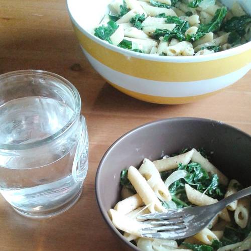 Happy Saturday! here&rsquo;s a #recipe for you: #vegan creamy garlic and kale penne pasta. ingredien