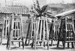 historicaltimes: Chinese prisoners 1900, are stood on a pile of stones, one stone removed daily, increasing pressure on the throat until strangulation takes place. Prisoners could be participants in Boxer rebellion or criminals. via reddit 