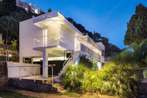 PioneerEileen Gray - Villa E-1027Sure you have heard about Eileen Gray’s Villa  E-1027. A modern arc