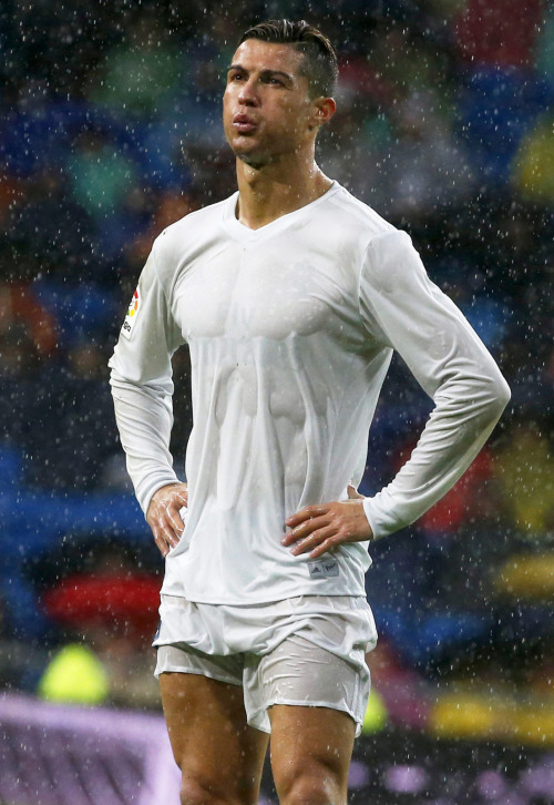 silverskinsrepository: Football: Cristiano Ronaldo all wet