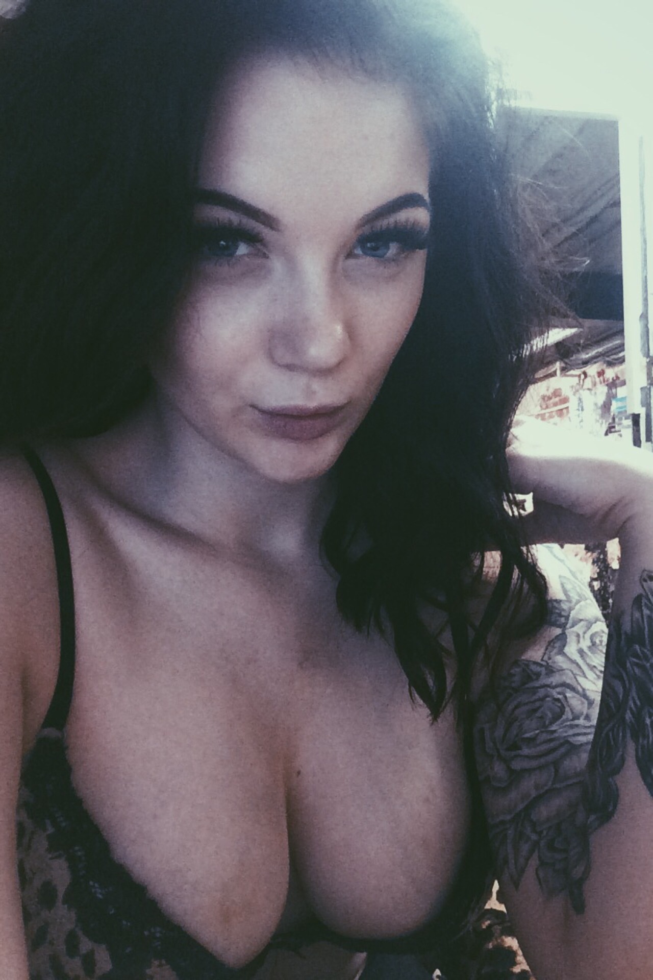 vodka–child:  I’m finally back guys! 💕