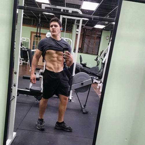 shreddernaut:  Haven’t uploaded any selfies in a while because it feels a bit arrogant and honestly I don’t feel like I have much to show off, yet people still do look to me for motivation, so here I am. Still putting the work in before I get surgery.